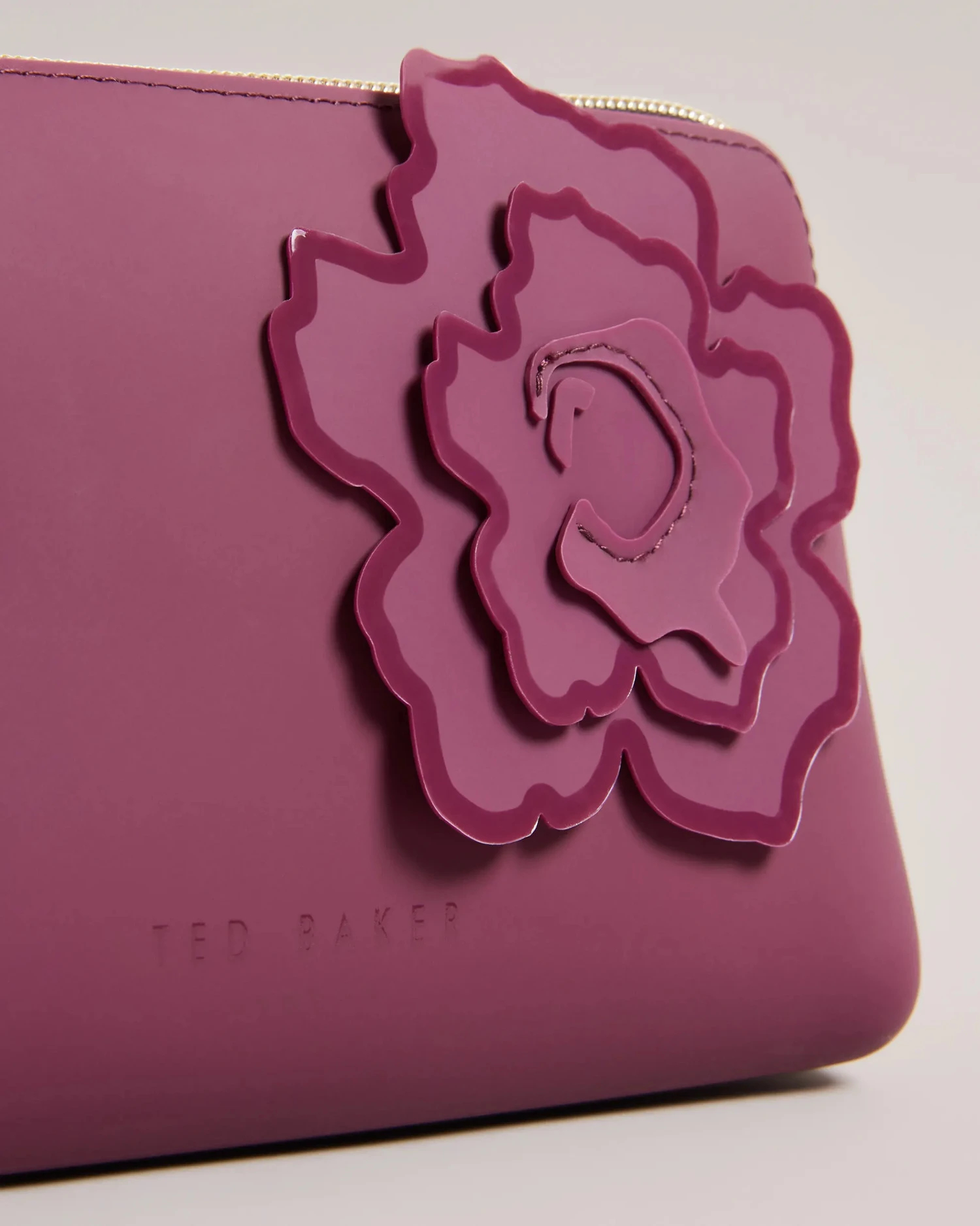 TED BAKER JELIKA ポーチ-