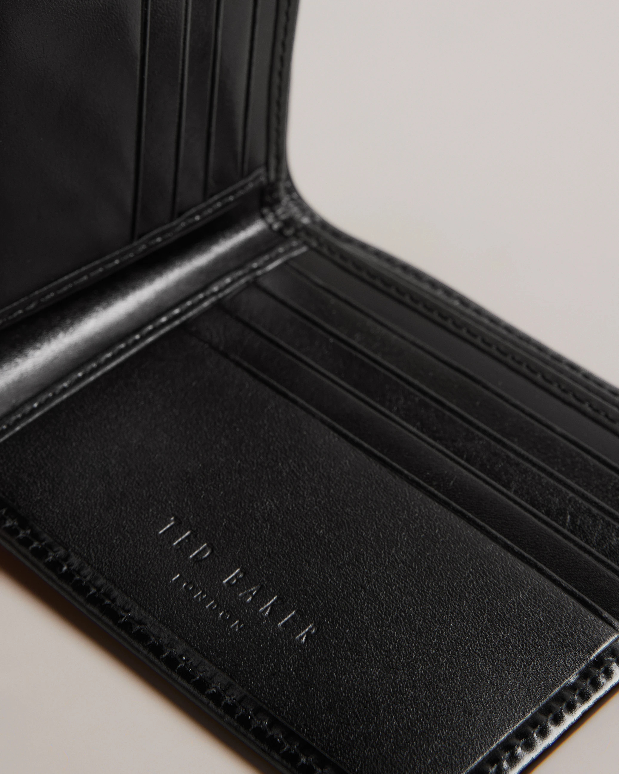 レディースTED BAKER 二つ折り財布 - 財布